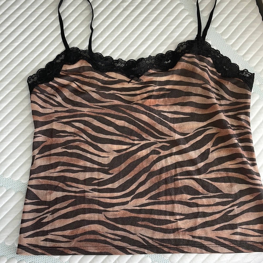 Victoria’s Secret Zebra print shimmer camisole/tank top. Size L. NWT